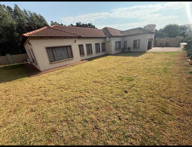 4 BEDROOM HOUSE FOR SALE IN MIDFIELD ESTATE